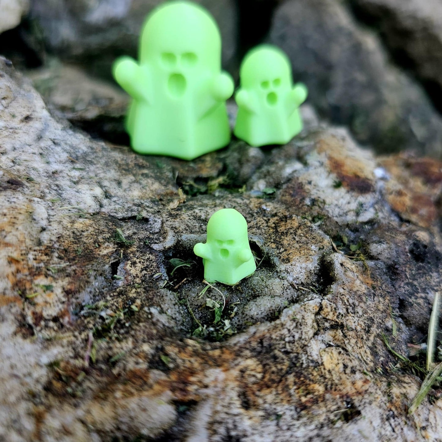 Scale Glow-in-the-Dark Lit Ghost